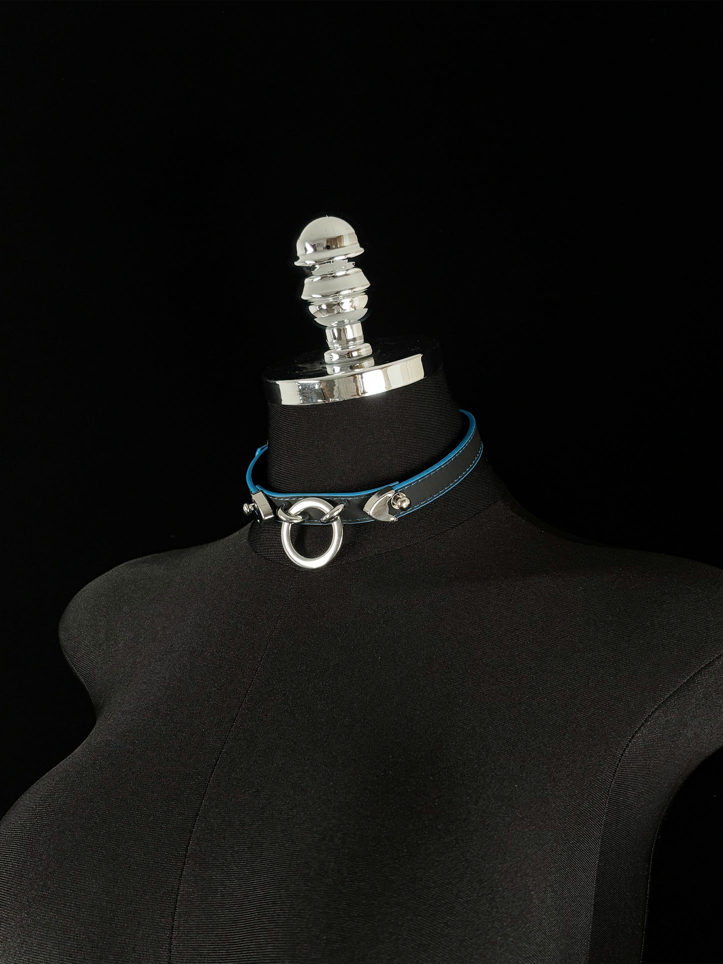 EVERGLIMP — Oring Choker Black to Blue