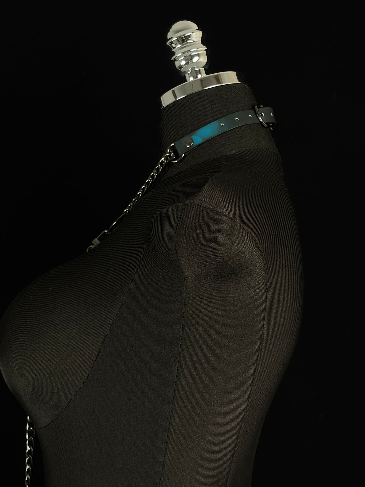 EVERGLIMP — Thermochromic Black-to-Blue Leather Y-Necklace