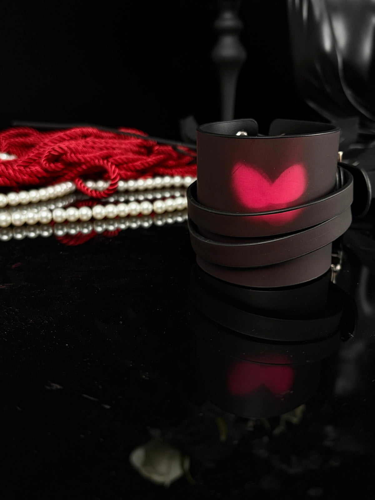 EVERGLIMP-Color-Changing Leather Bracelet – Black to Red