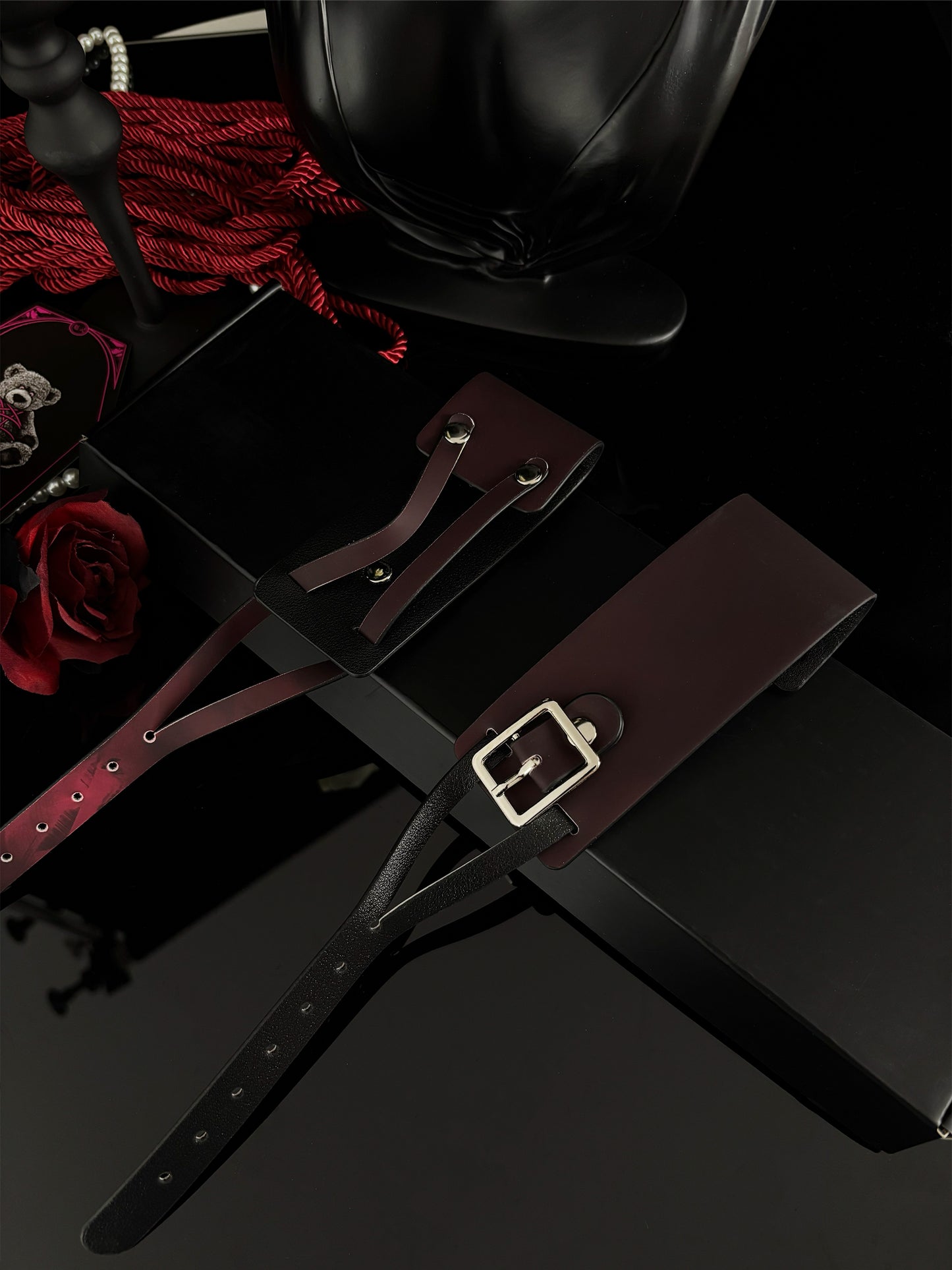 EVERGLIMP-Color-Changing Leather Bracelet – Black to Red