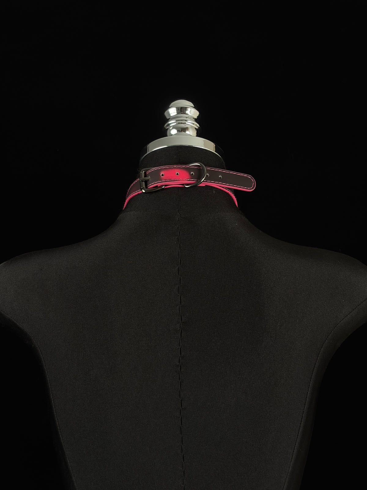EVERGLIMP — Good Girl Thermochromic Black-to-Red Leather Y-Necklace