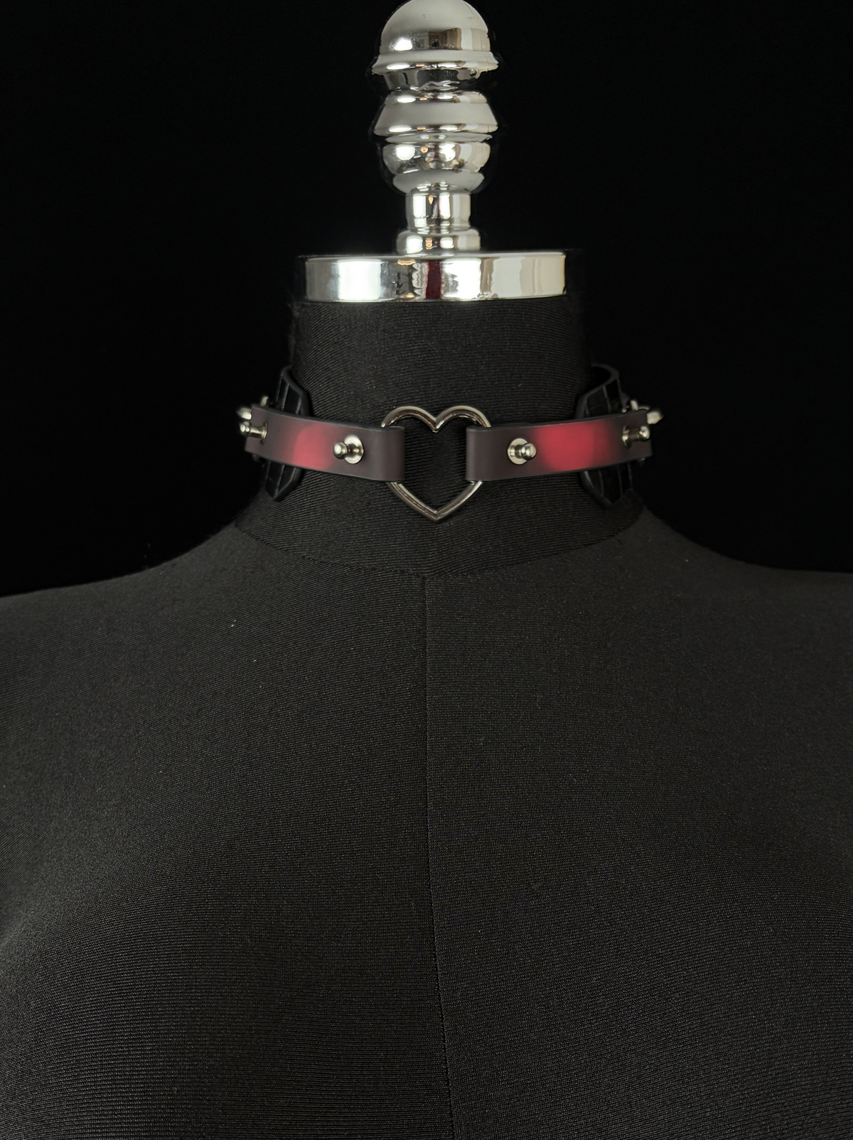 EVERGLIMP —  Crocodile Leather Choker- Black to Red