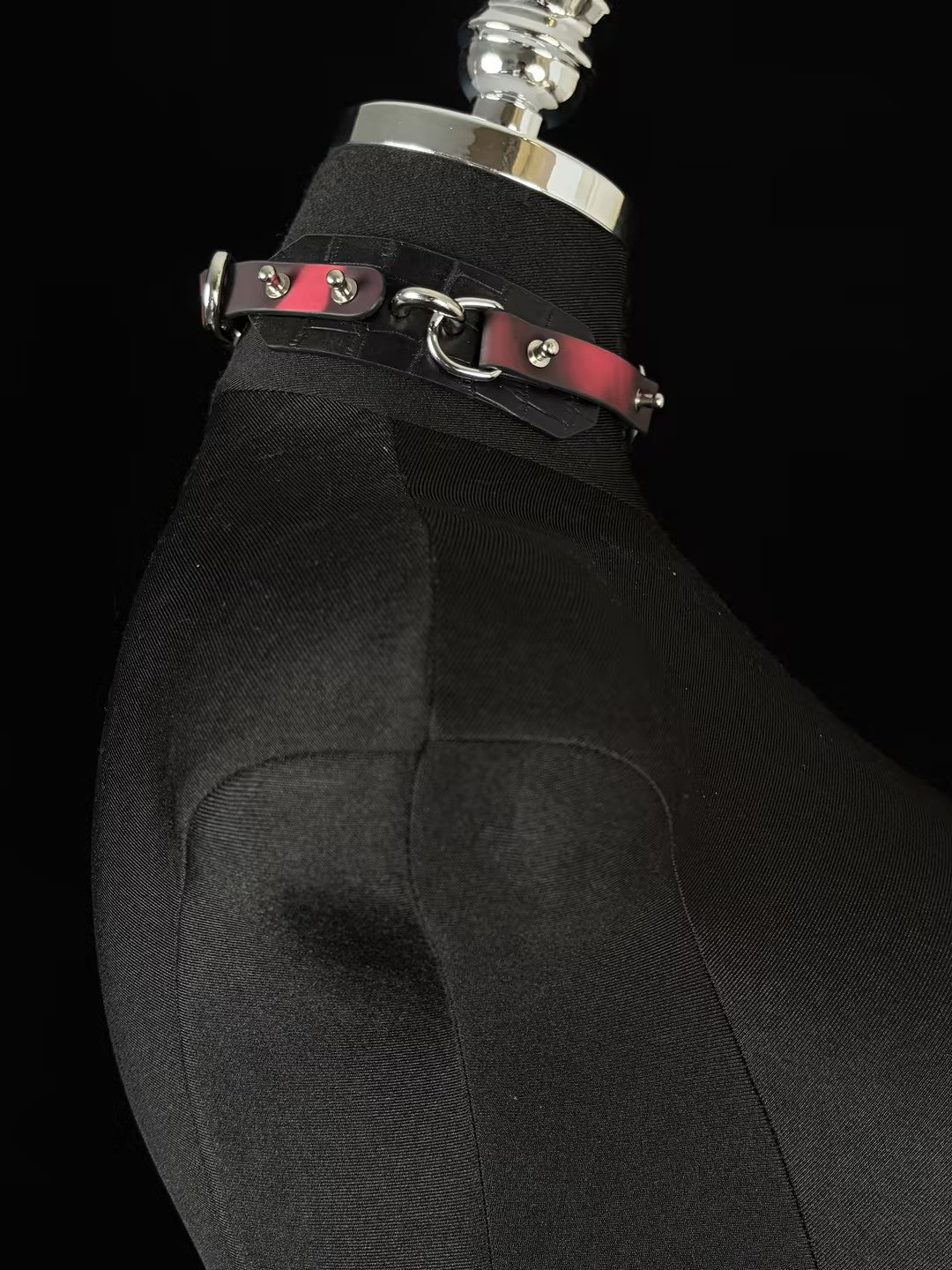 EVERGLIMP —  Crocodile Leather Choker- Black to Red