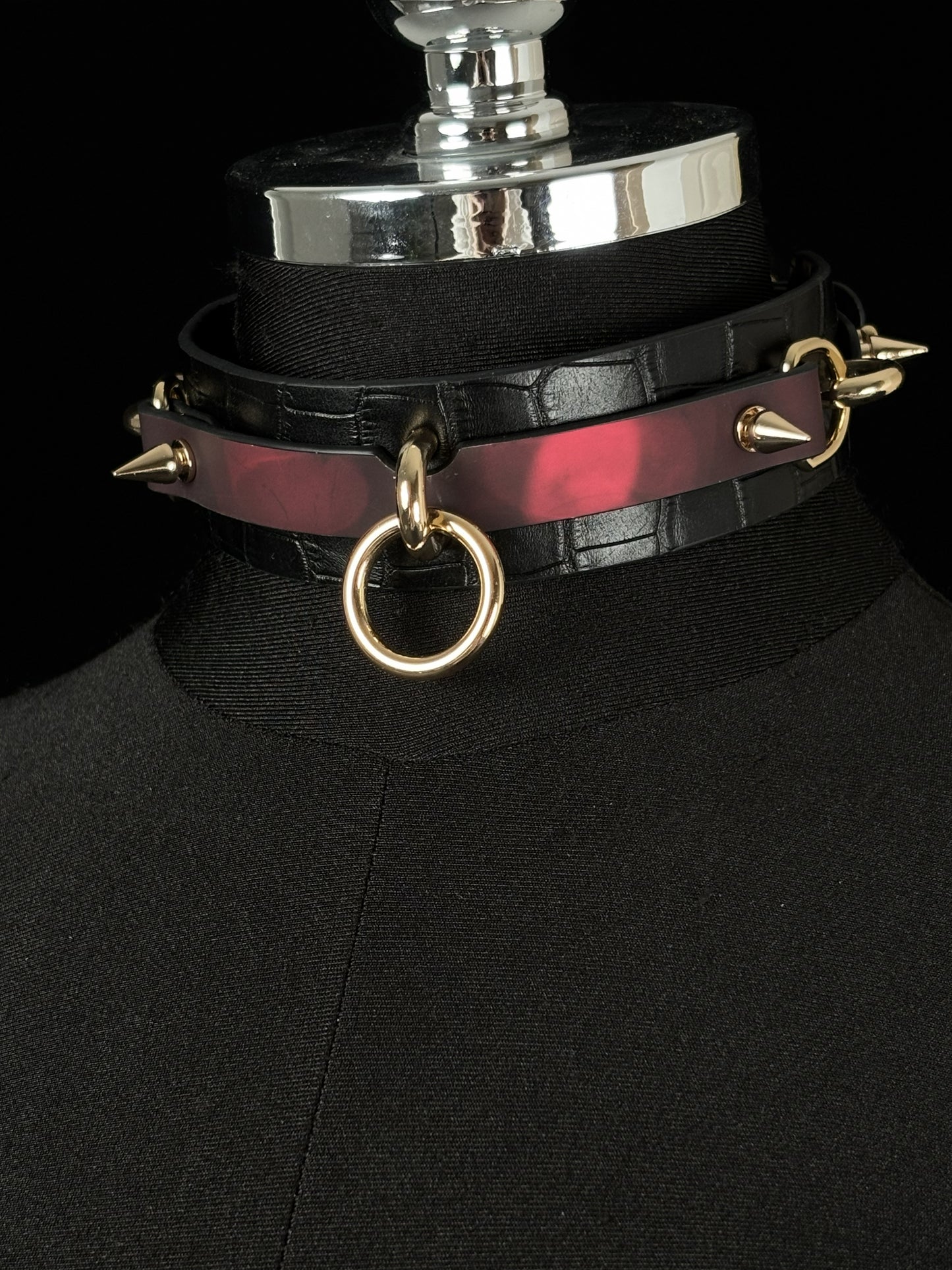 EVERGLIMP — Thermochromic Studded O-Ring Choker- Crocodile Leather- Black to Red