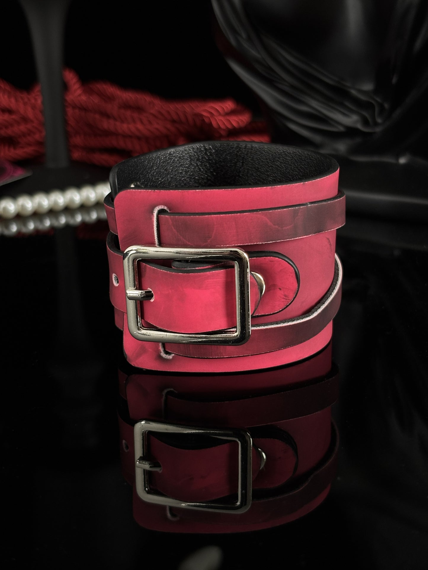 EVERGLIMP-Color-Changing Leather Bracelet – Black to Red