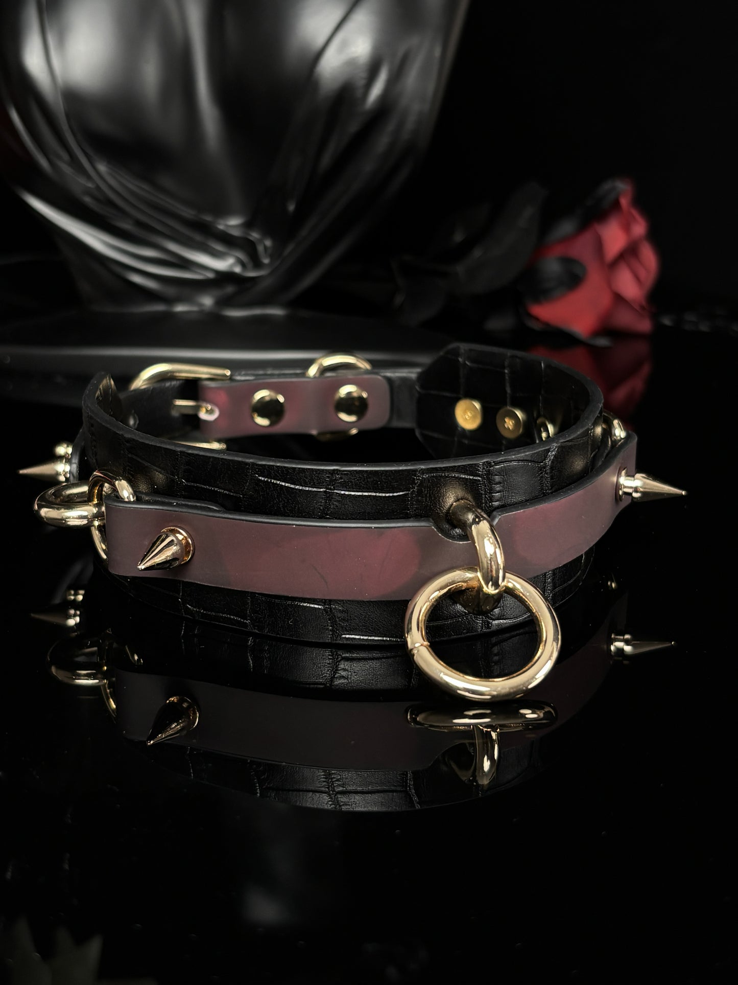 EVERGLIMP — Thermochromic Studded O-Ring Choker- Crocodile Leather- Black to Red