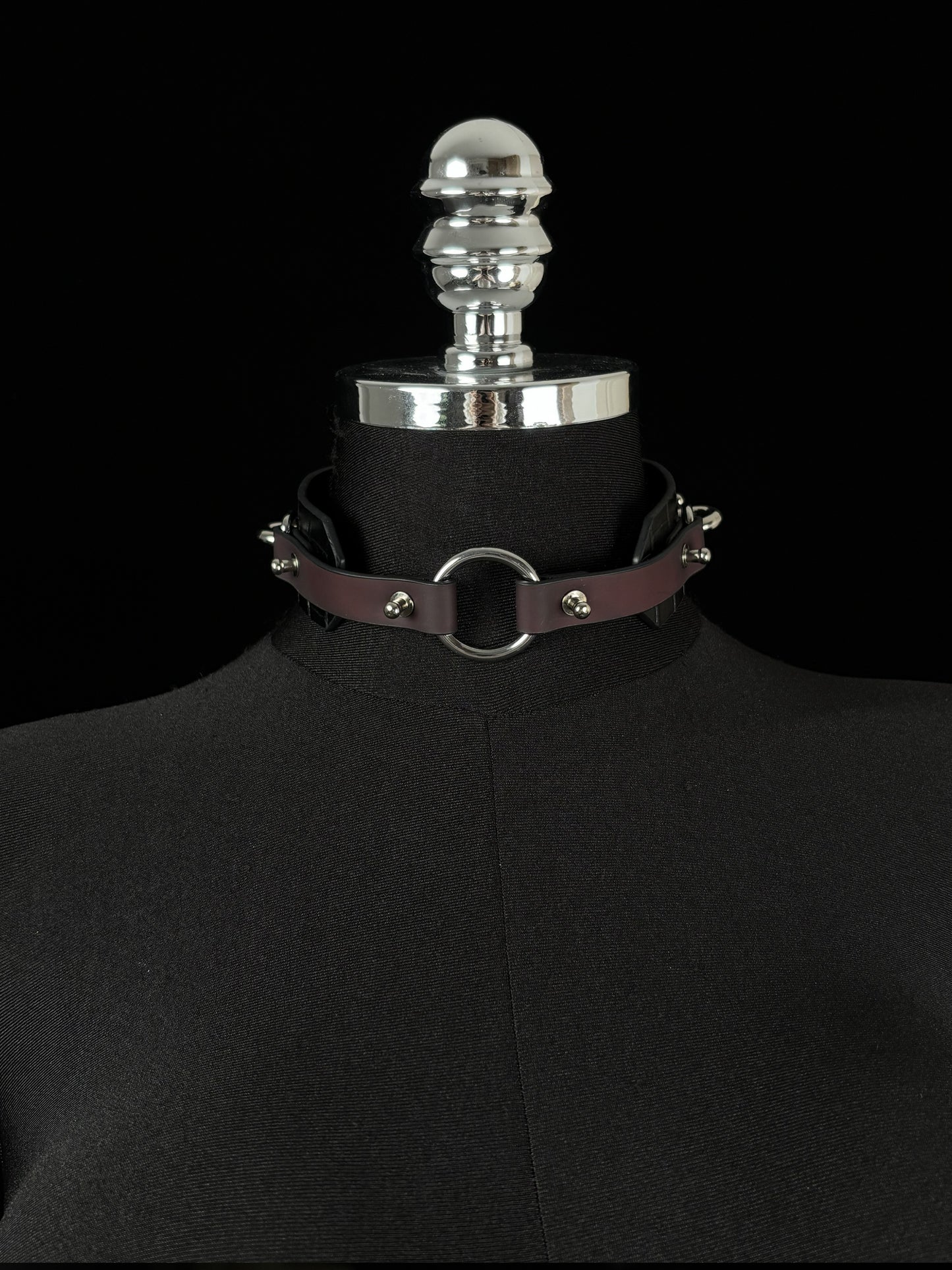 EVERGLIMP — O-Ring Choker- Crocodile Leather- Black to Red