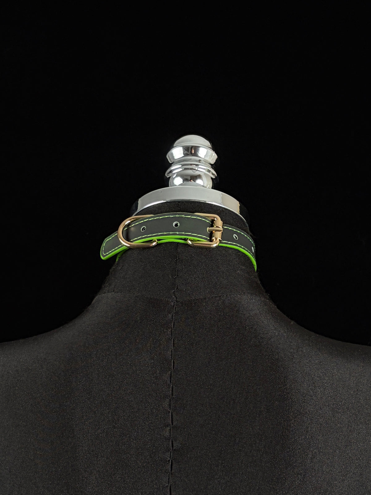 EVERGLIMP — Gold-Tone Ring Color-Changing Leather Choker -Black to Green