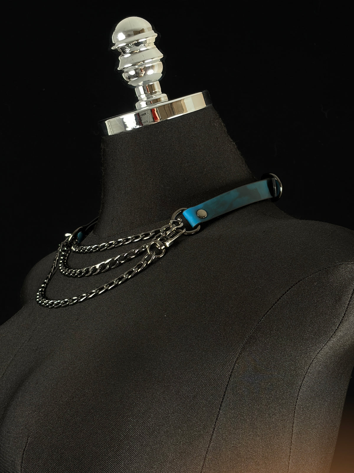 EVERGLIMP — Triple-Layer Color-Changing Leather Choker