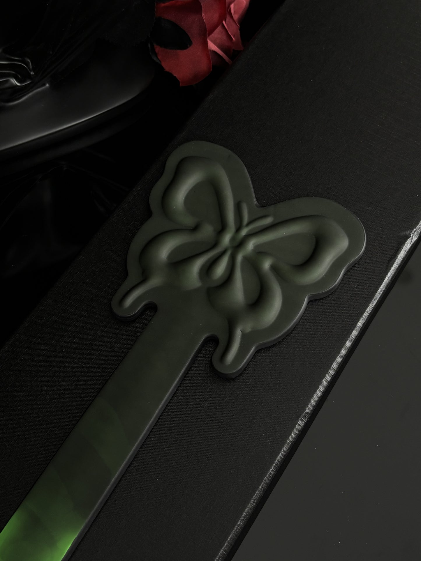 EVERGLIMP - Butterfly Color-Changing Black to Green