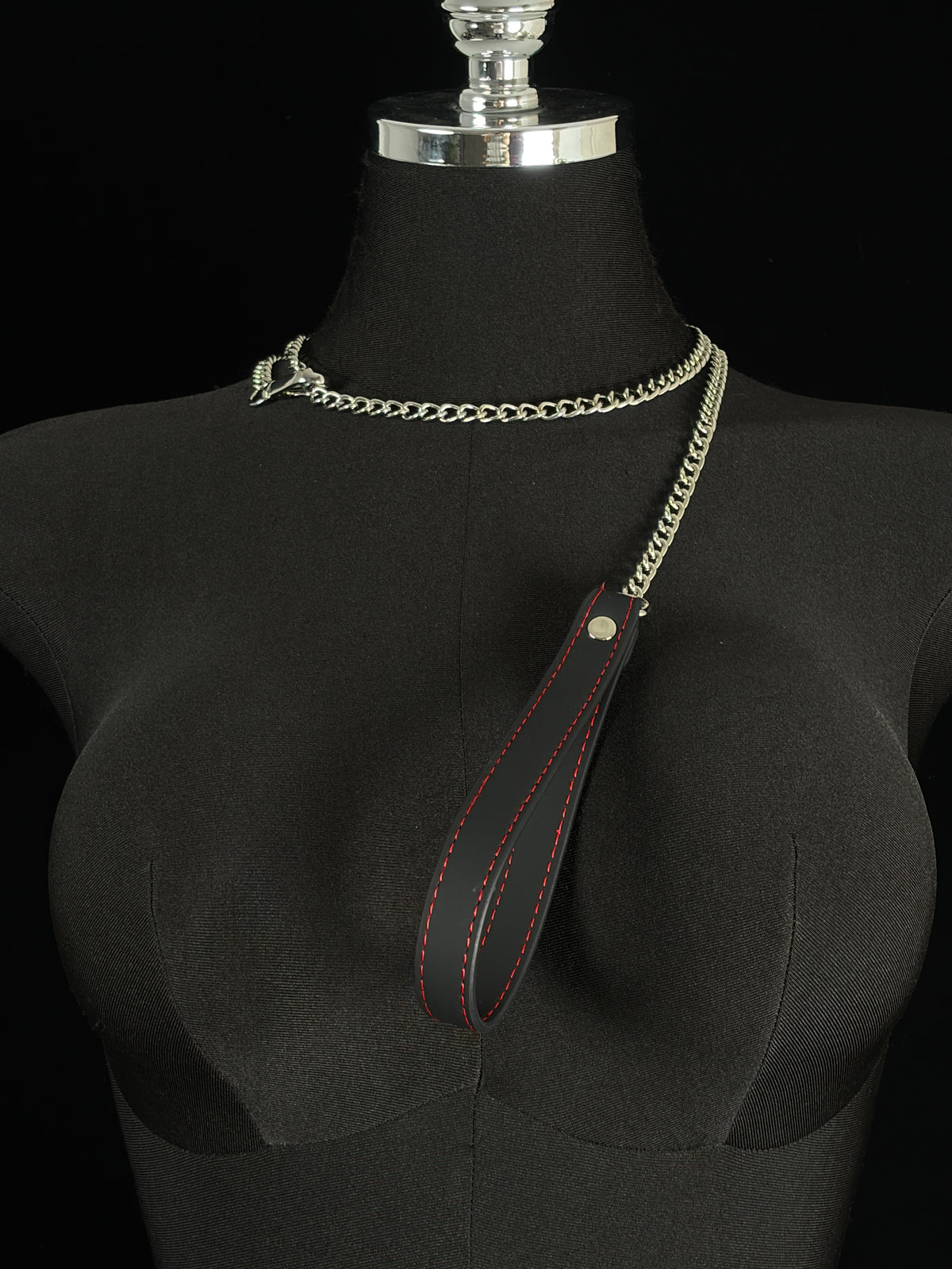 EVERGLIMP — Non-Color-Changing Black Leather Chain Accessory