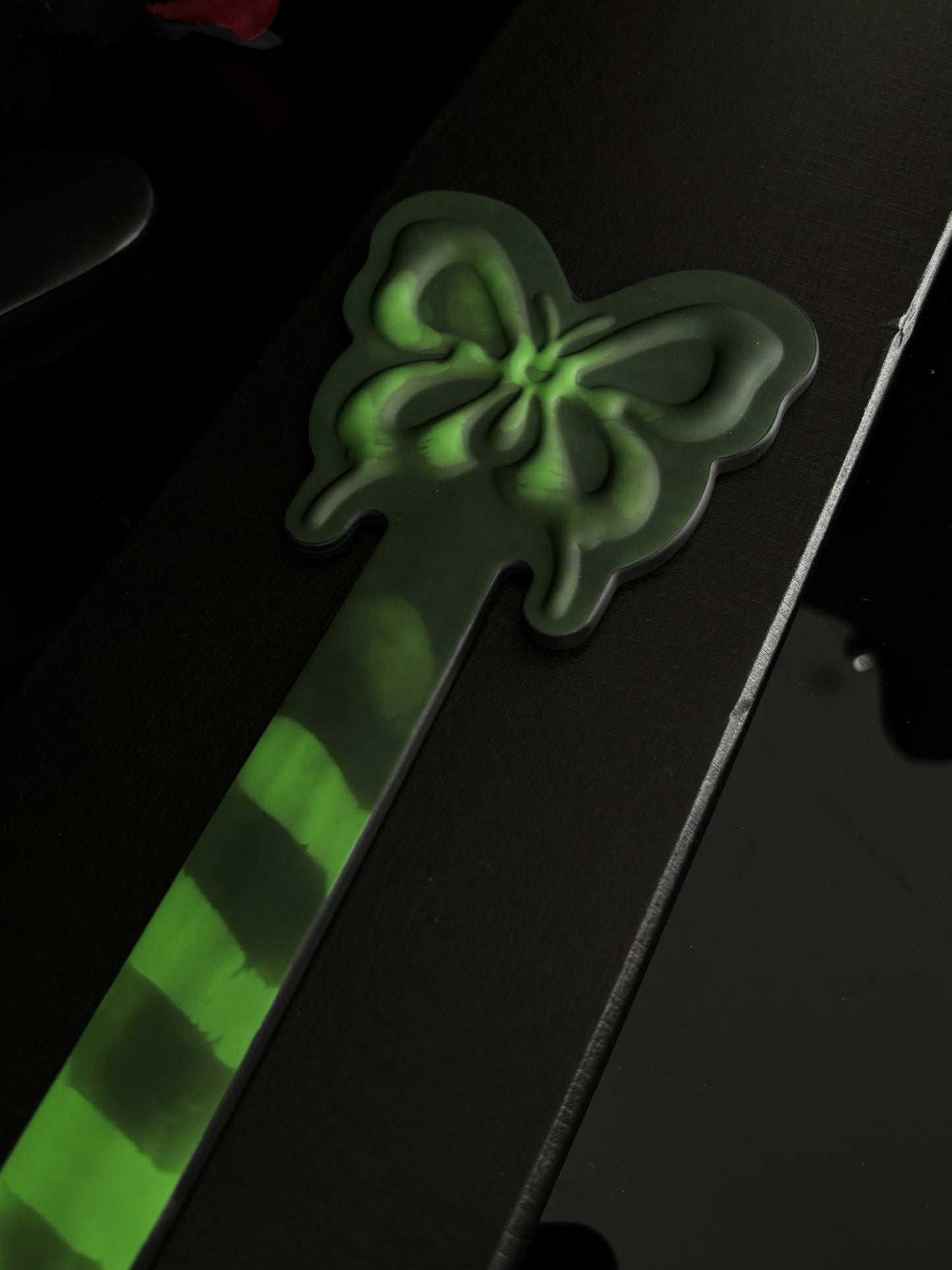 EVERGLIMP - Butterfly Color-Changing Black to Green