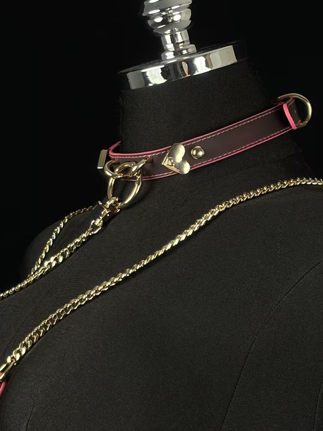 EVERGLIMP — Color-Changing O-Ring Choker with Leash (Black to Red, Gold)
