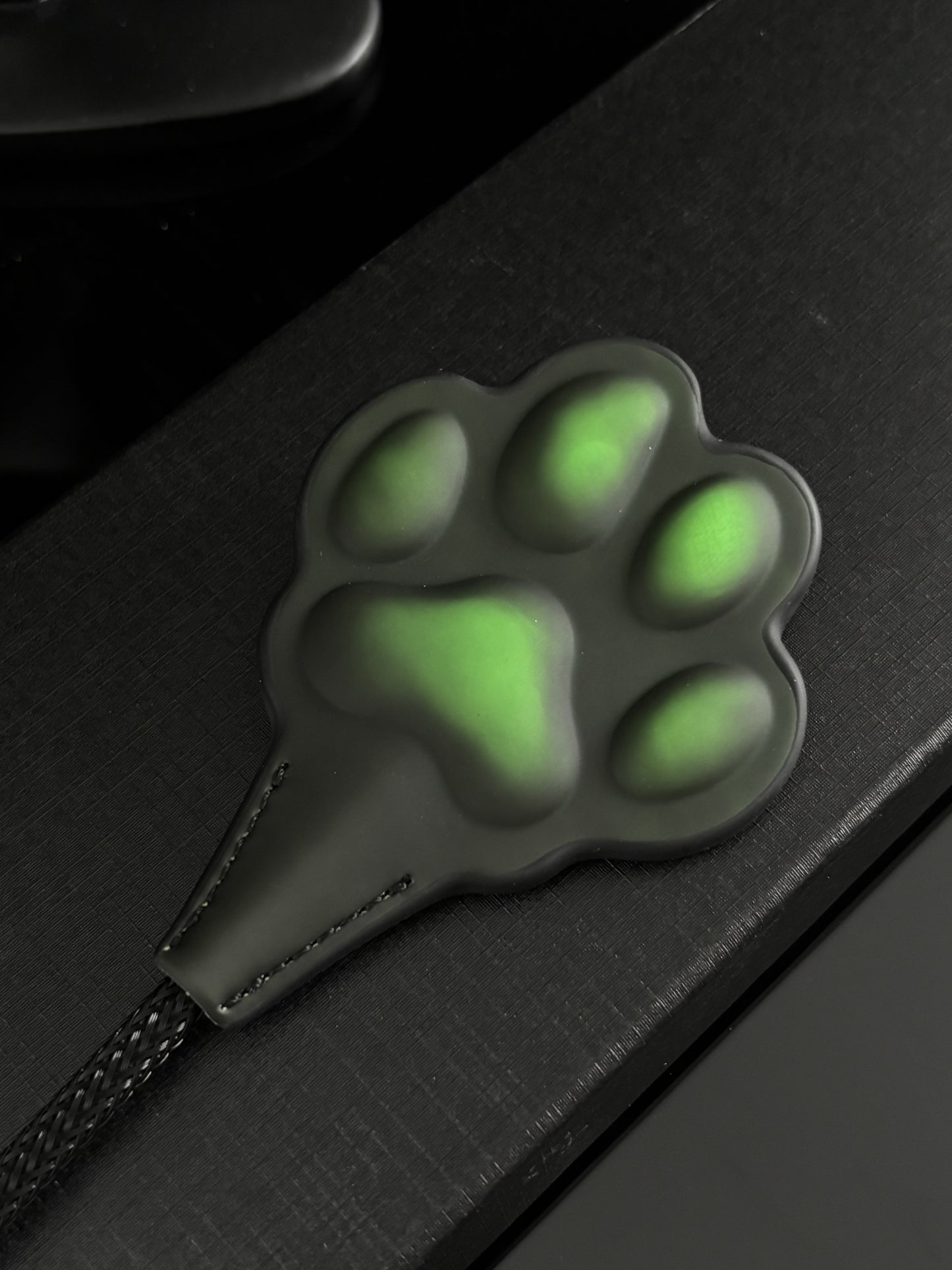 EVERGLIMP-Cat Paw  Black to Green