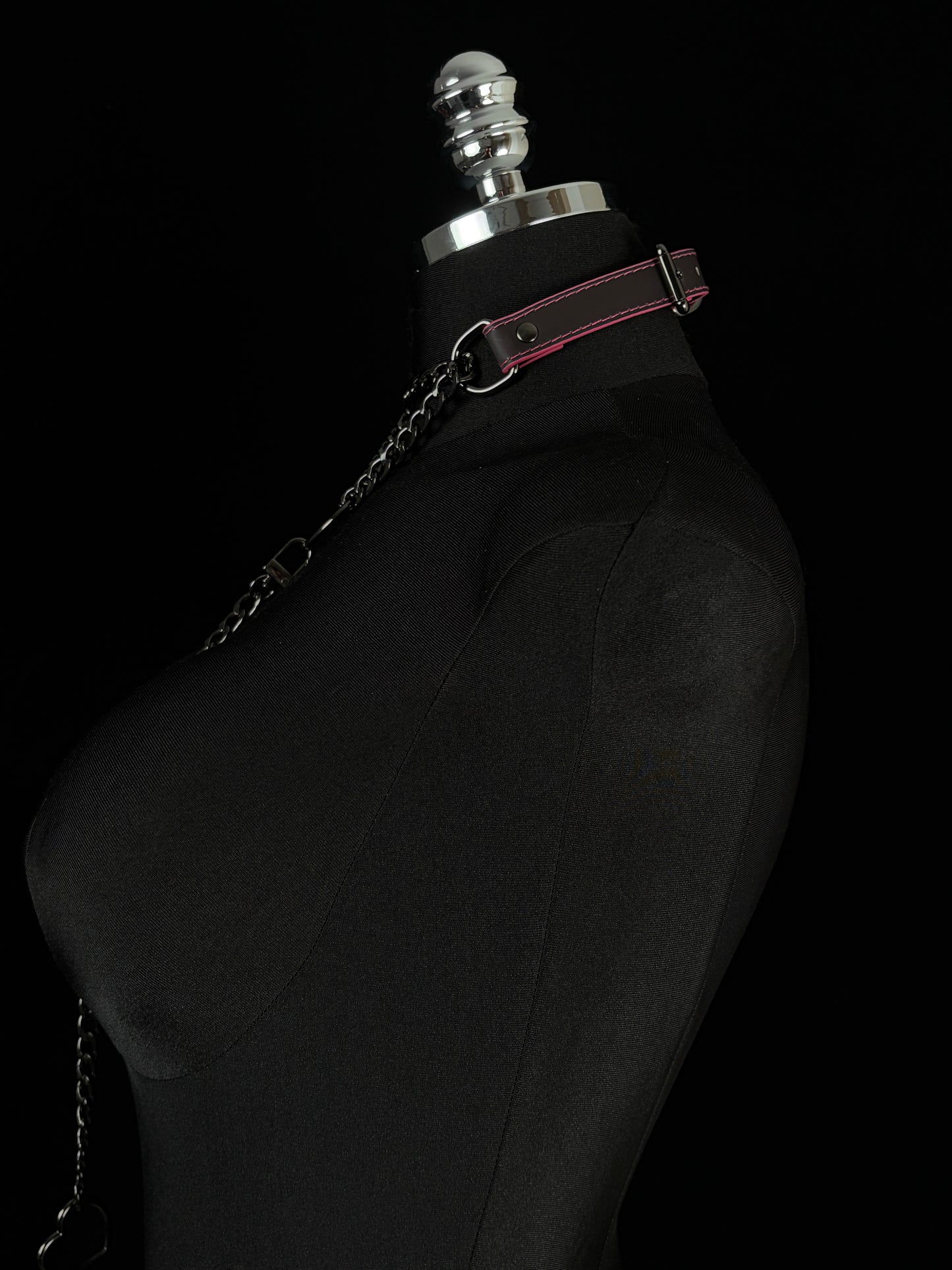 EVERGLIMP — Thermochromic Black-to-Red Leather Y-Necklace