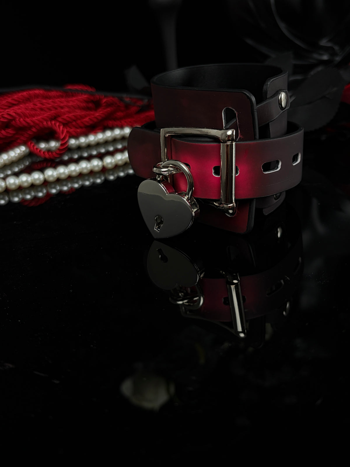 EVERGLIMP — Lock Color-Changing Leather Bracelet – Black to Red