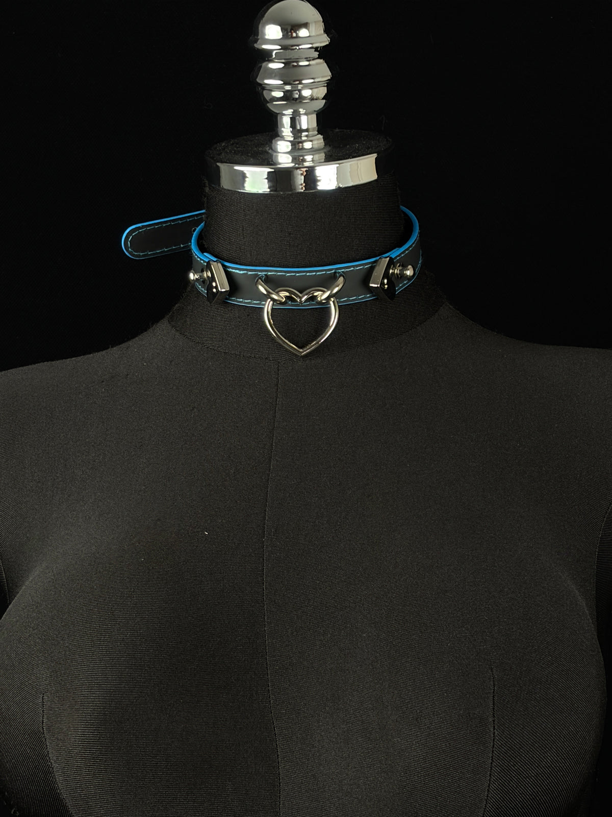 EVERGLIMP — Heart Temperature-Sensitive Choker (Black to Blue, Silver Heart)