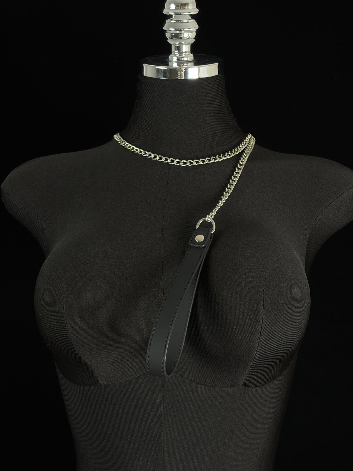 EVERGLIMP — Non-Color-Changing Black Leather Chain Accessory